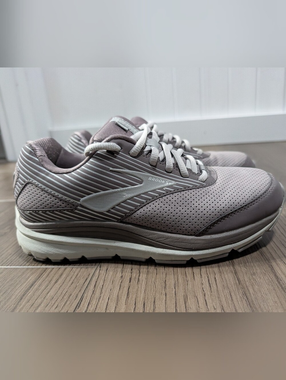 Brooks Addiction Walker Suede Women's Walking Shoes View 4